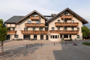 Am Brunnen Apartments, Naz-Sciaves